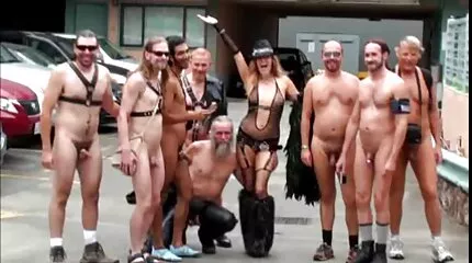 Chick stands doggy style met buit voor het gratis sex filmpjes kijken starten van een lief neuken