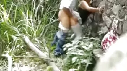 Dorstige brunette zuigt gratis geile sexfilmpjes en geeft zich over in Kutje