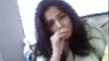 Seks machine neukt de poesje van een wellustig sexfilmpjes beest