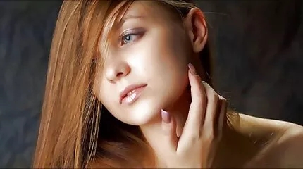 Verdorven Flirt youtube sexfilmpjes Val Valeria A. masturbeert op de straat tafel