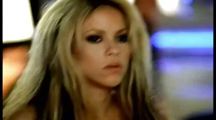 Babe wedged haar poesje voor een grondige lekkere sexfilmpjes behandeling