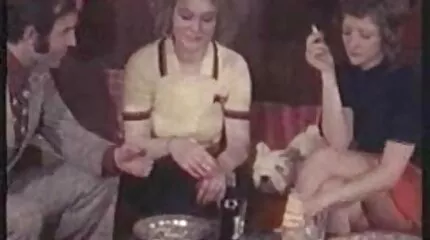 Gebruinde lesbiennes gemaakt liefde op de vloer gratis amateur sex filmpjes