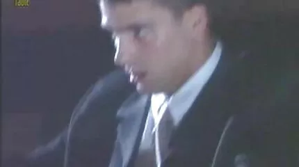 Maruha onthult haar lichaam mooie sexfilmpjes en streelt zachtjes haar kutje