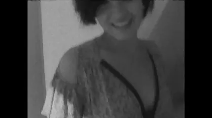 Geolied gay sexfilmpjes meisje flashing tieten en kut