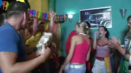 De beste professionals neuken op het tiener sex filmpjes werk tijdens de pauze