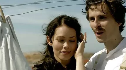 Babitter sitter spied op de handjob van de eigenaar van het huis gratis sex filmpjes en begon te neuken