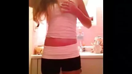 De meisjes strelen hun geile kutjes met hun erotische sex filmpjes vingers om mee te beginnen