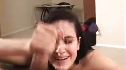 Beschaamd Mehndi Flores met tegenzin lekkere sexfilmpjes slikte sperma na zuigen