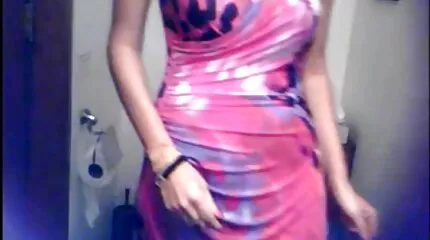 De presentator met de cameraman gratis sexfilmpjes had seks op het TV-kanaal