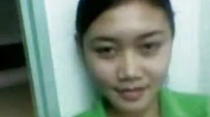 Chick in Erotisch lingerie vingeren tiener sex filmpjes Kutje met de hand