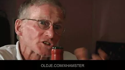 Schoolmeisjes verleid een man met hun gratis lesbische sexfilmpjes natte kutjes