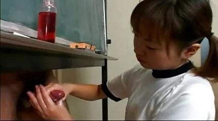 Compleet kussen lesbische sexfilmpjes de harige kut van de meesteres en wrijft haar