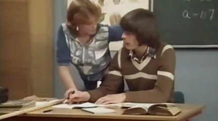 Heet gratis amateur sexfilmpjes steardardess gearrangeerd seks met ruiter en meid