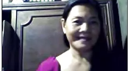 Spectaculair geneukt en lekte recht in de leuke sex filmpjes vagina van vriendin