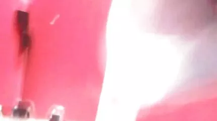 Naakte jonge man gratissexfilmpjes neuken op favoriete bed