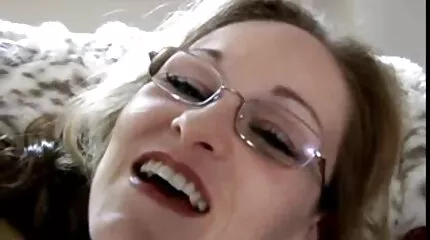 Skinn lesbica marokkaanse sex filmpjes lesbisch meisje geneukt met strapon vriend