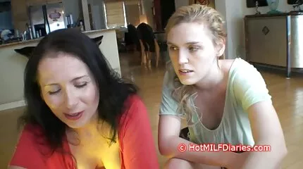 Se app appeal female got toy in girlfriend ' s homo sex filmpjes pussy