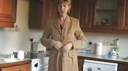 Geil sexfilmpjes trio kuikens betrapt door een guy voor two